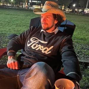 Meet your Posher, Travis